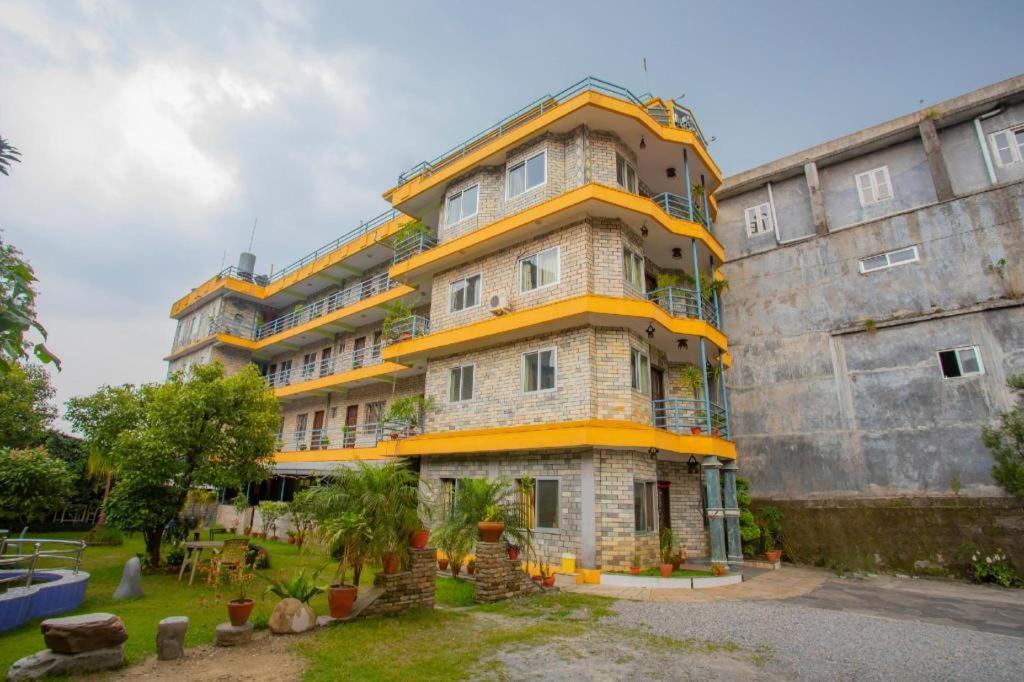 Spot On 445 New Hotel Natureland Pokhara Esterno foto