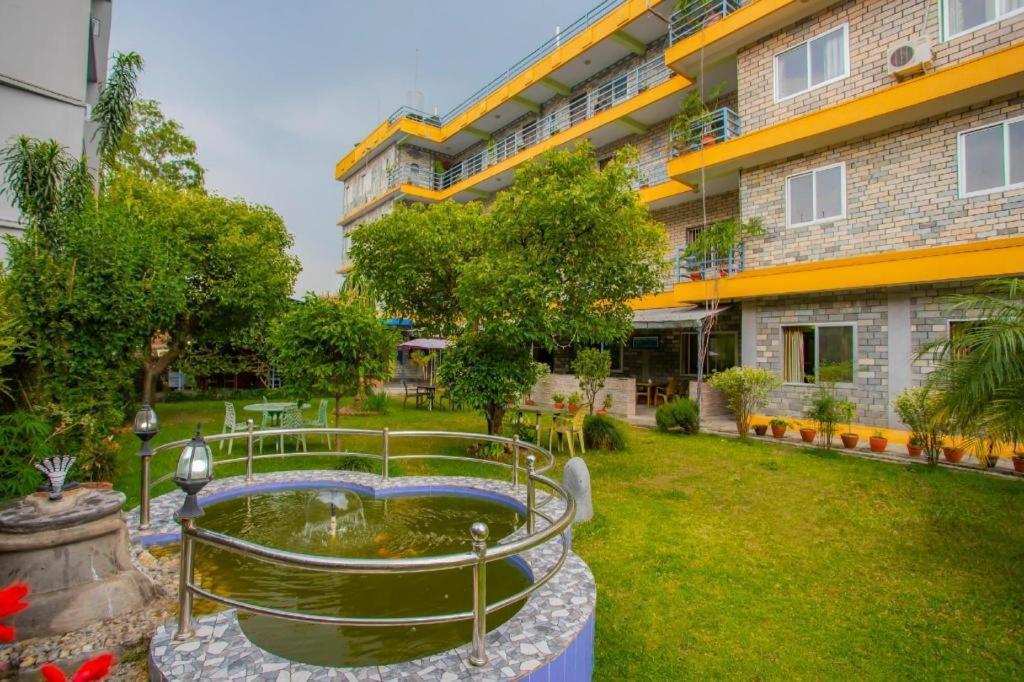 Spot On 445 New Hotel Natureland Pokhara Esterno foto