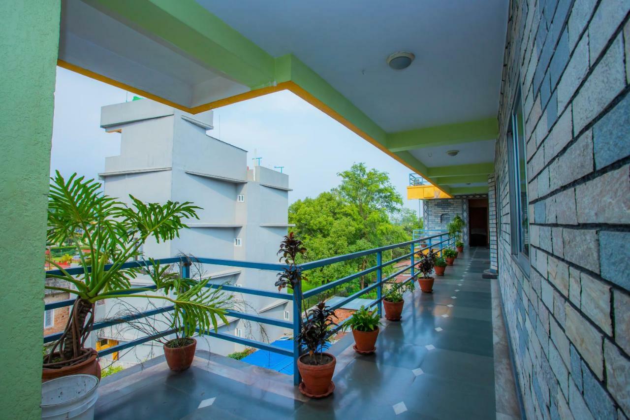 Spot On 445 New Hotel Natureland Pokhara Esterno foto