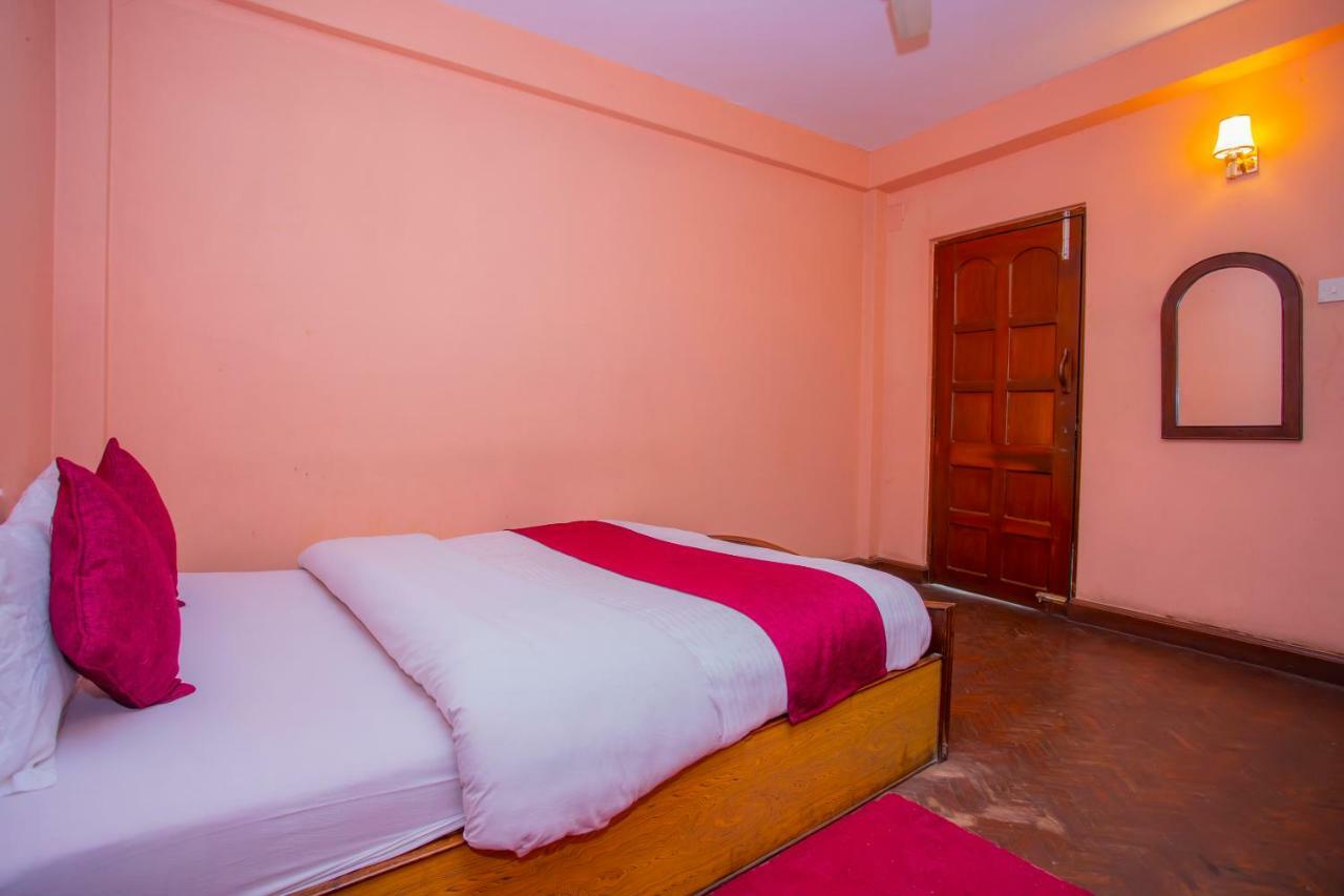 Spot On 445 New Hotel Natureland Pokhara Esterno foto