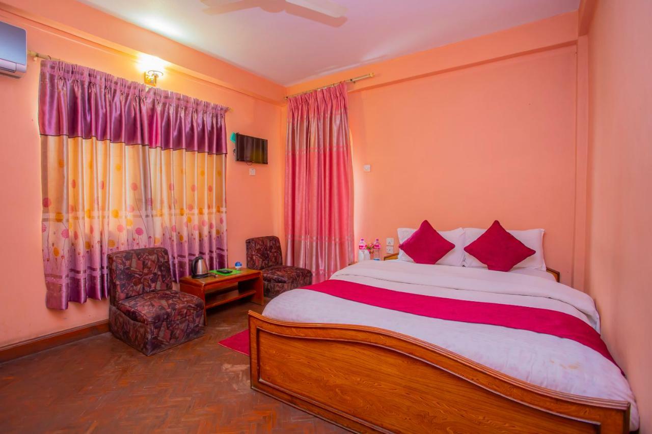 Spot On 445 New Hotel Natureland Pokhara Esterno foto