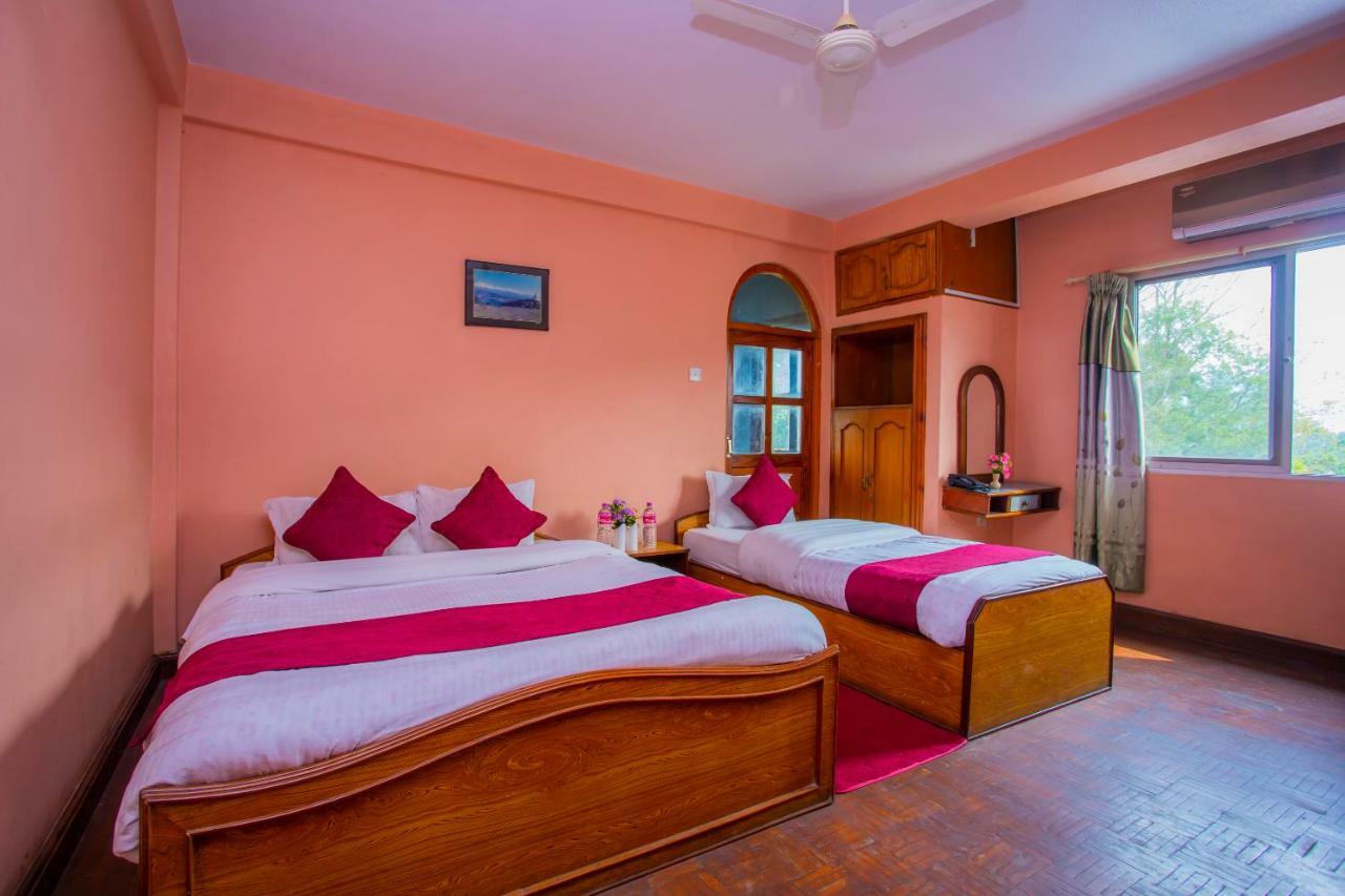 Spot On 445 New Hotel Natureland Pokhara Esterno foto