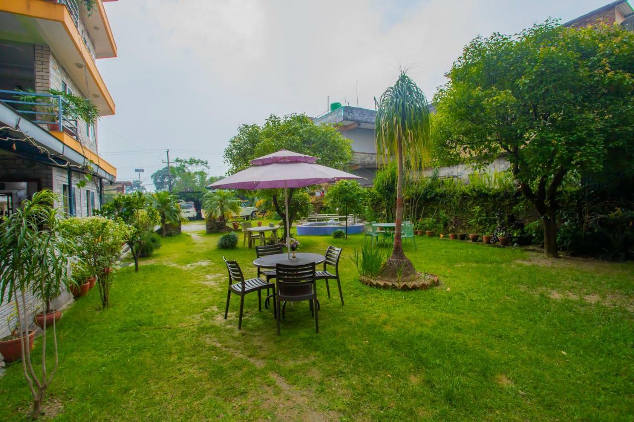 Spot On 445 New Hotel Natureland Pokhara Esterno foto