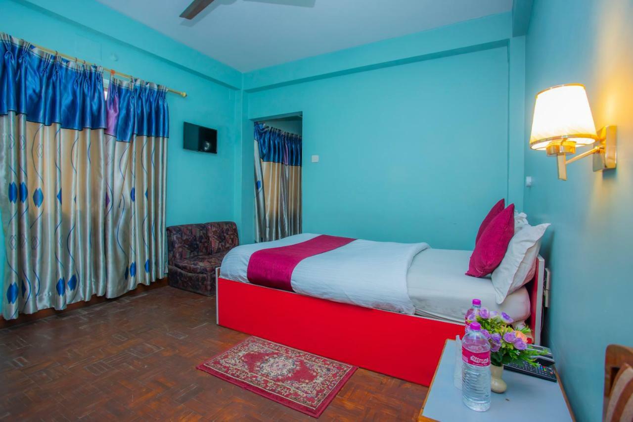 Spot On 445 New Hotel Natureland Pokhara Esterno foto